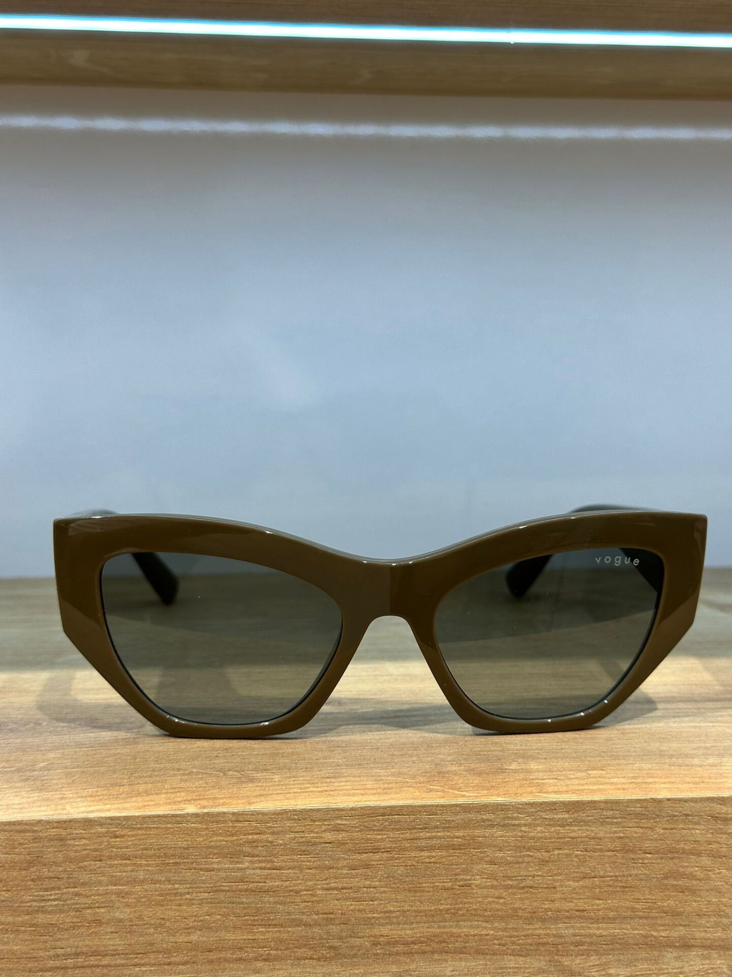 VOGUE 5607-S 317511 53 18 2N GÜNEŞ GÖZLÜĞÜ